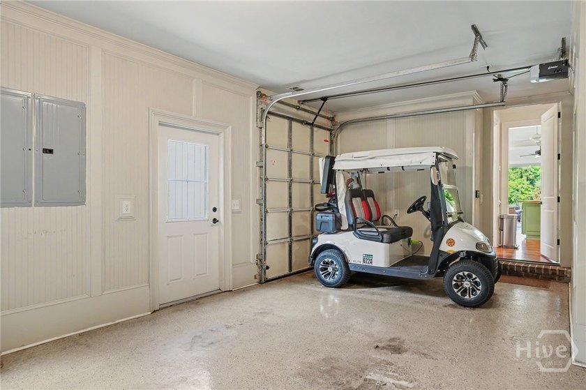 Centrally located in desirable Oakridge, this meticulously - photo 37