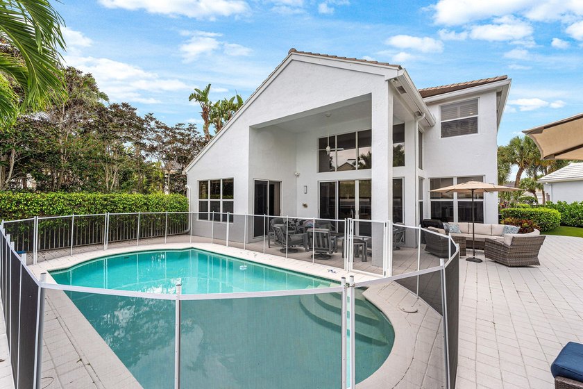 Welcome to this beautifully updated 4-bedroom plus den residence - photo 39