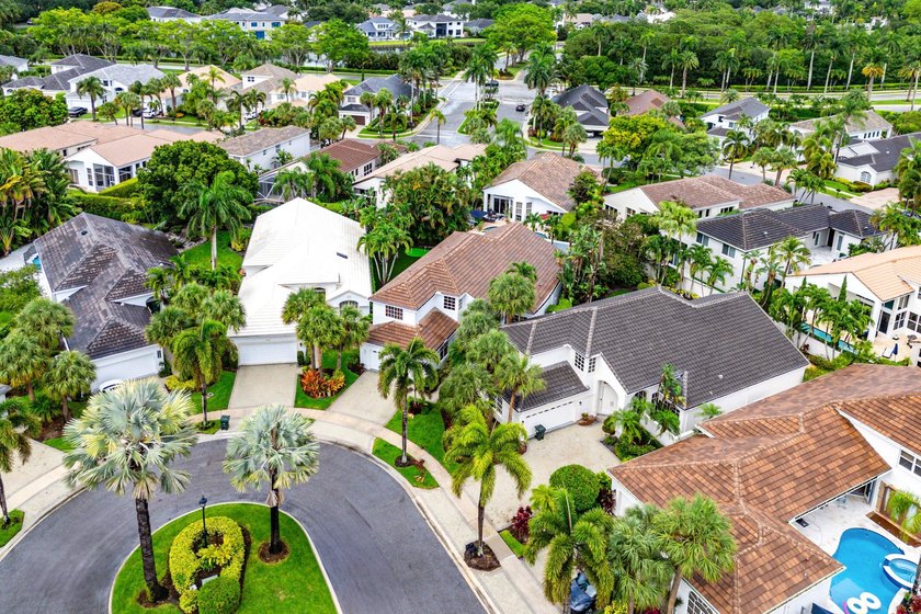 Welcome to this beautifully updated 4-bedroom plus den residence - photo 48