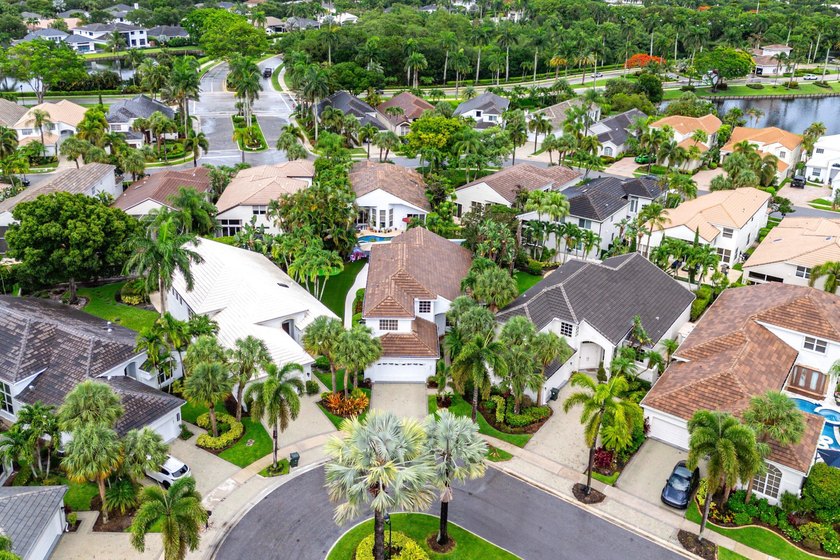 Welcome to this beautifully updated 4-bedroom plus den residence - photo 49