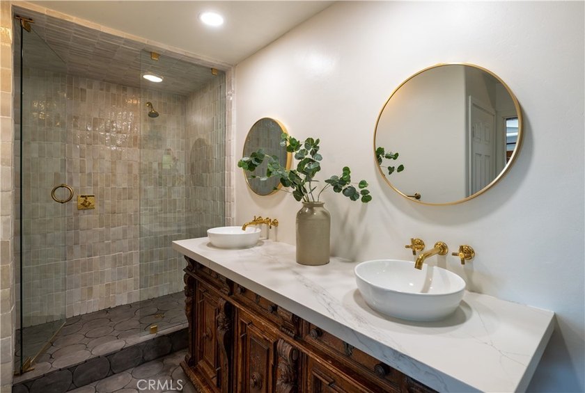 Located in one of the most desirable and quiet ocean-view - photo 12