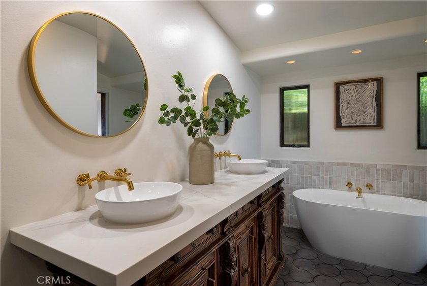 Located in one of the most desirable and quiet ocean-view - photo 13