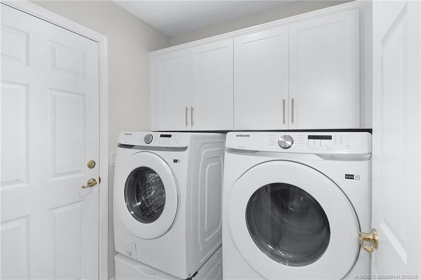 Beautiful furnished CBS 2 Bedroom, 2 Bath, One car garage CBS - photo 15