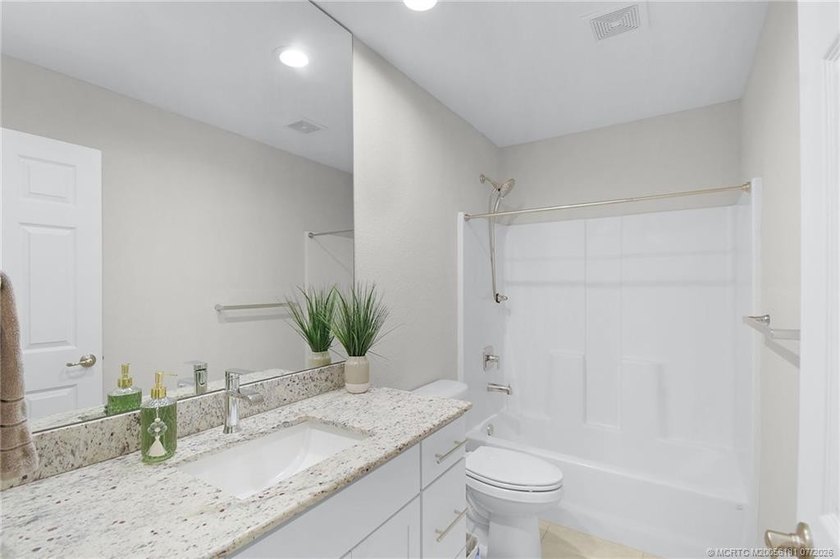 Beautiful furnished CBS 2 Bedroom, 2 Bath, One car garage CBS - photo 18