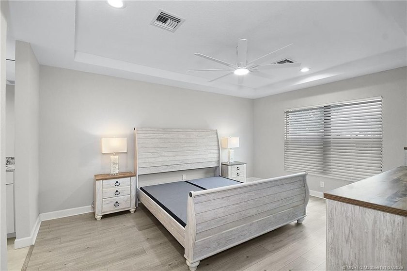 Beautiful furnished CBS 2 Bedroom, 2 Bath, One car garage CBS - photo 21