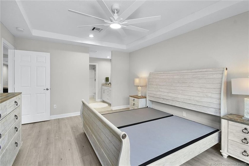 Beautiful furnished CBS 2 Bedroom, 2 Bath, One car garage CBS - photo 23