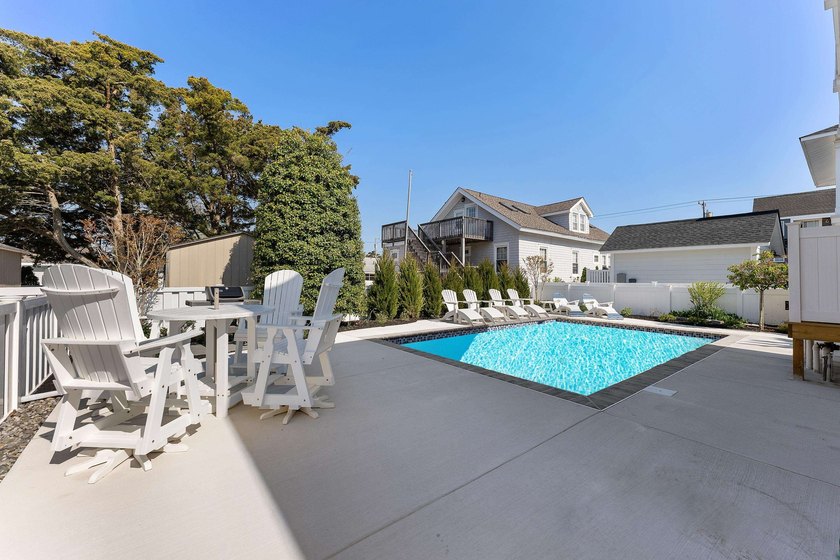 Enjoy the best of Stone Harbor from this centrally located - photo 3