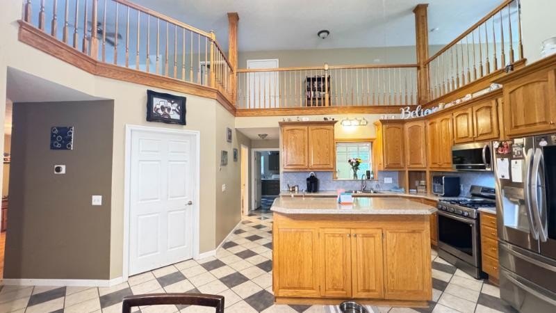 Country living at its finest with all the amenities you could - photo 9