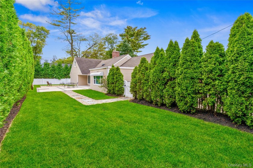 Welcome to this beautifully updated and spacious 5-bedroom, 3 - photo 6