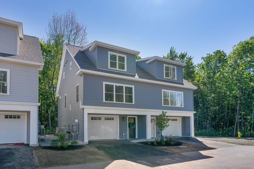 Creekside Crossing offers brand-new, spacious townhomes that - photo 2