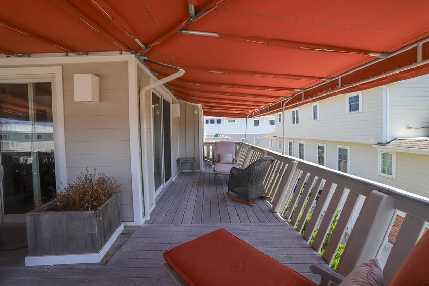Amazing Location. Just 1.5 blocks to Stone Harbor's beautiful - photo 5