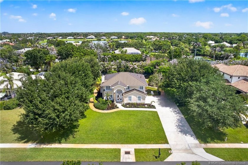 Discover a backyard you'll never want to leave. Winding paver - photo 11