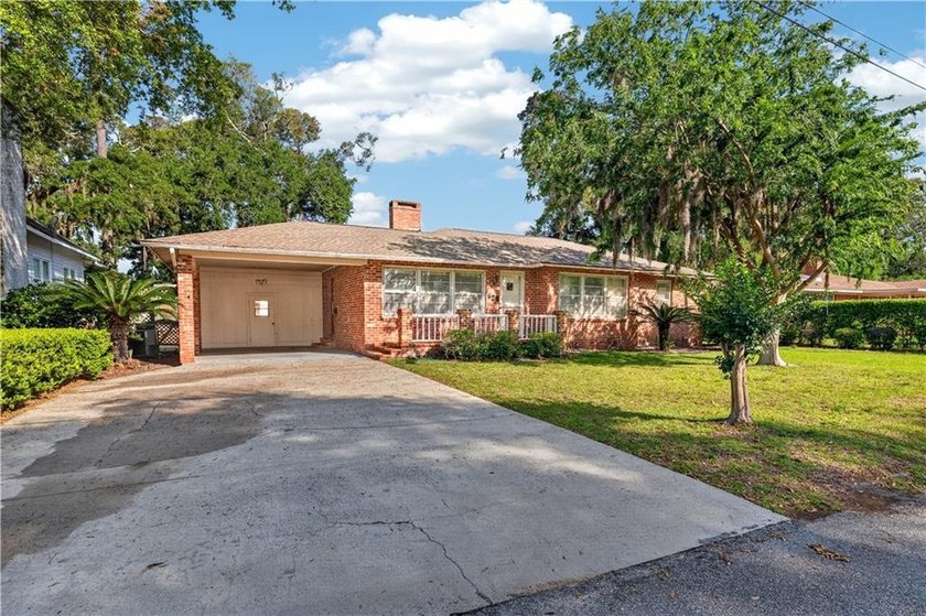 Located in the heart of St. Simons Island's highly sought-after - photo 2