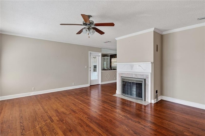 Located in the heart of St. Simons Island's highly sought-after - photo 6