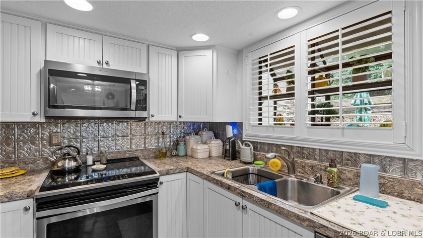 Welcome to the best condo in the complex-a rare ground-level - photo 27