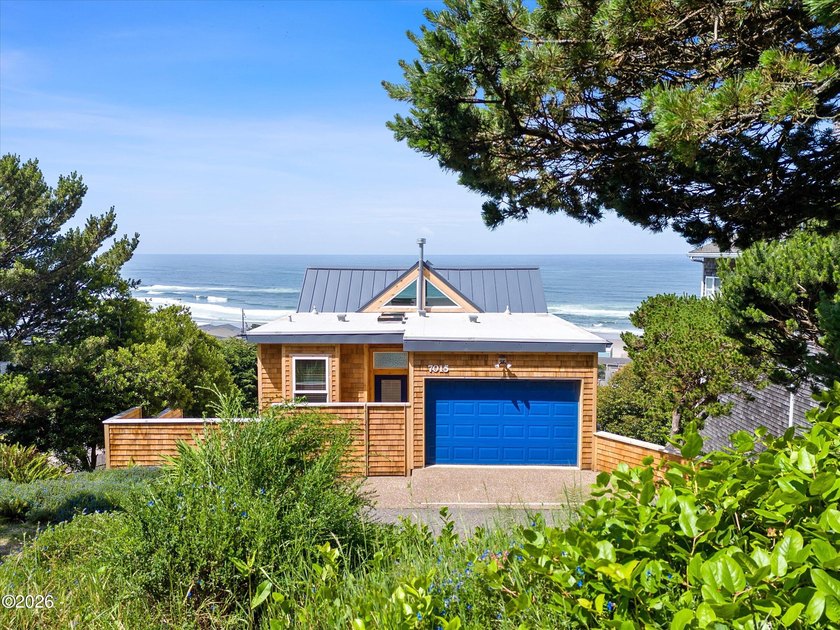 SPECTACULAR OCEAN VIEW HOME IN DESIRABLE ROADS END! Enjoy - photo 2