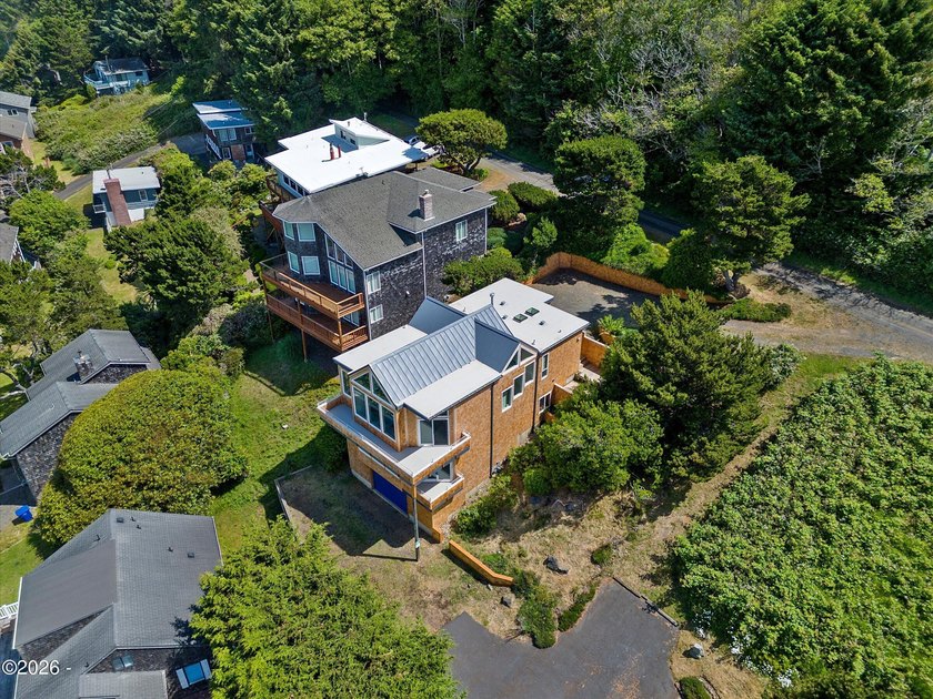 SPECTACULAR OCEAN VIEW HOME IN DESIRABLE ROADS END! Enjoy - photo 4