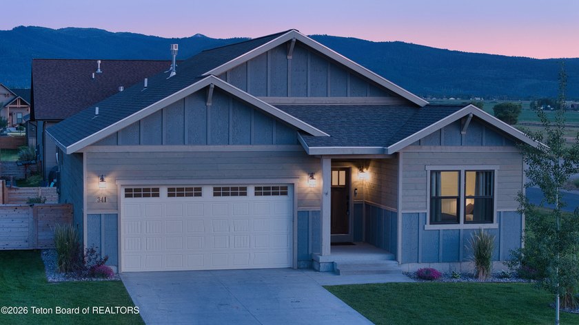 Impeccably furnished, beautifully maintained, and offered fully - photo 3