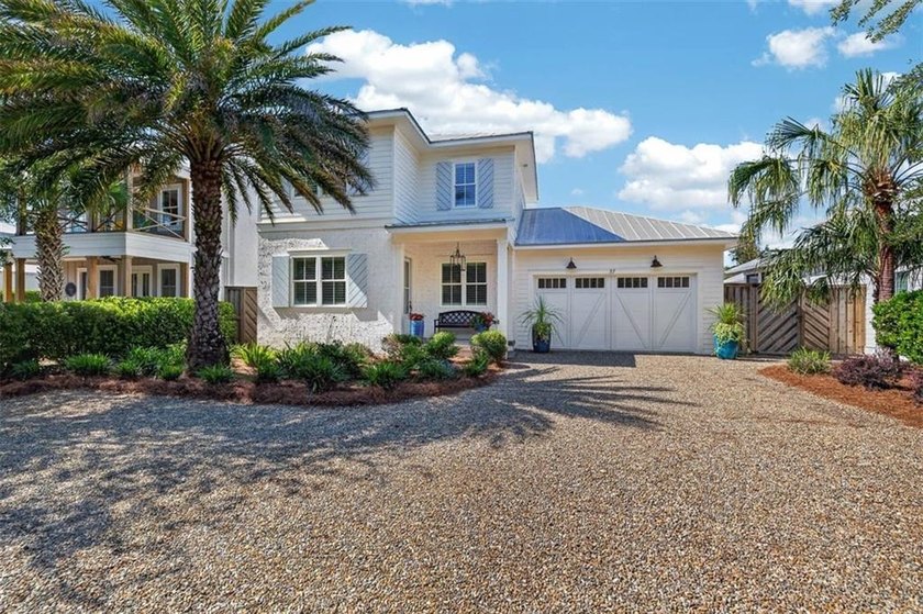 Coastal cottage living at its finest in the sought-after Glynn - photo 3