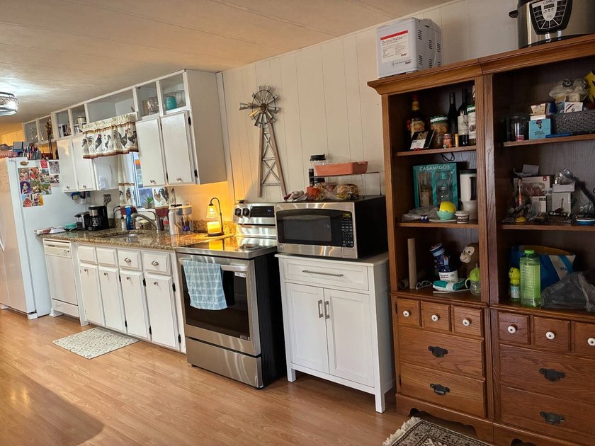 Beautifully maintained, partially furnished 2BR/2BA home located - photo 5