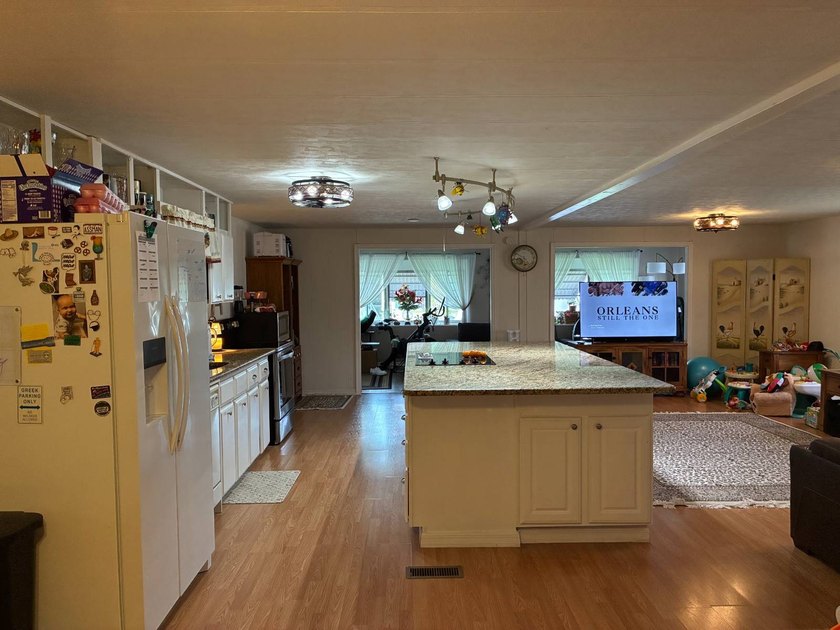 Beautifully maintained, partially furnished 2BR/2BA home located - photo 7