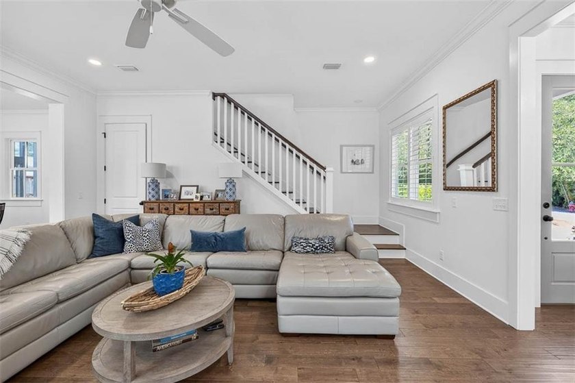 Coastal cottage living at its finest in the sought-after Glynn - photo 8