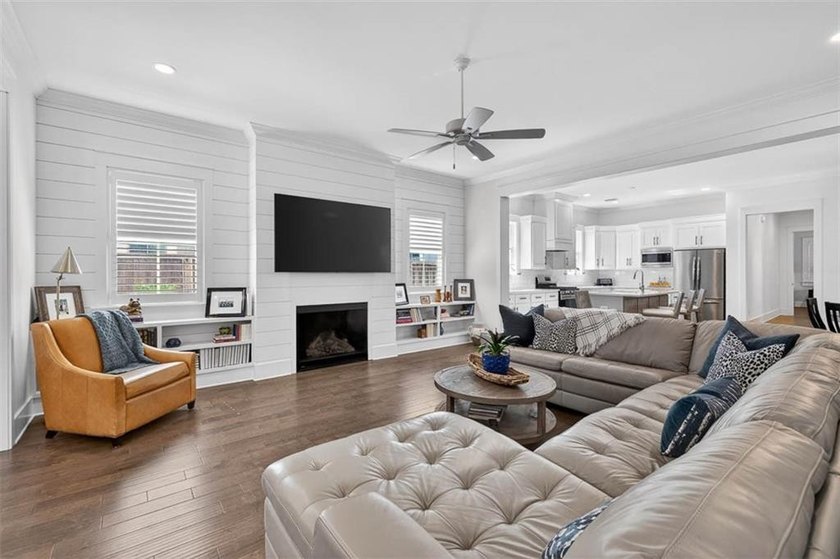 Coastal cottage living at its finest in the sought-after Glynn - photo 9