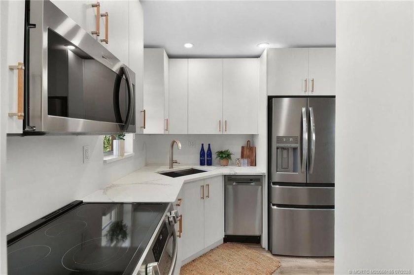 Beautifully renovated one-bedroom residence in Monterey Yacht &amp; - photo 12