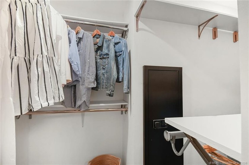 Beautifully renovated one-bedroom residence in Monterey Yacht &amp; - photo 19