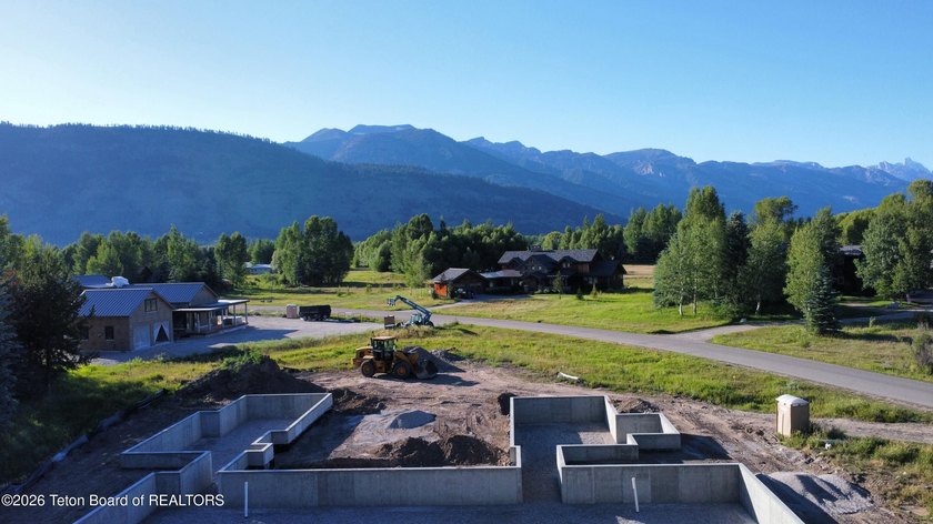 LOCATION, LOCATION, LOCATION! Nestled in the highly sought-after - photo 8