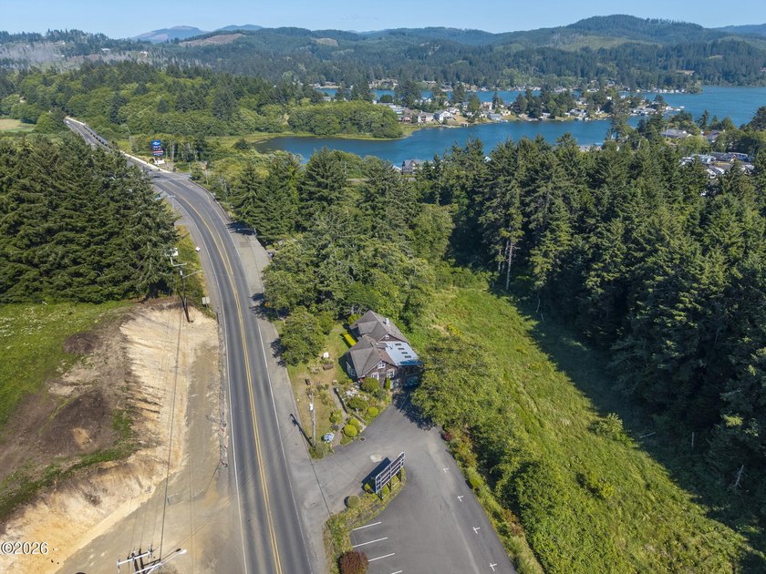 Prime Highway 101 commercial opportunity in Lincoln City. This 4 - photo 9