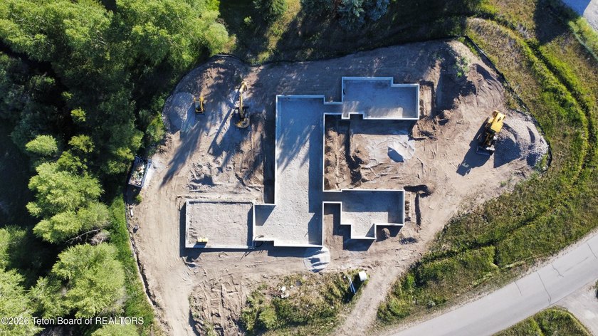 LOCATION, LOCATION, LOCATION! Nestled in the highly sought-after - photo 9