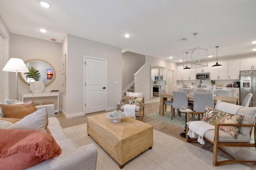 Former model home-all the upgrades! 2022 CBS Construction. Lived - photo 11