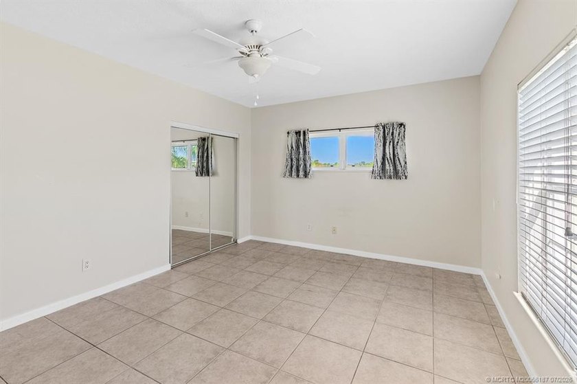 Welcome to this well-appointed two-bedroom, two-bathroom - photo 13