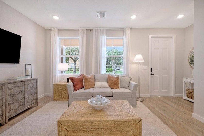 Former model home-all the upgrades! 2022 CBS Construction. Lived - photo 13