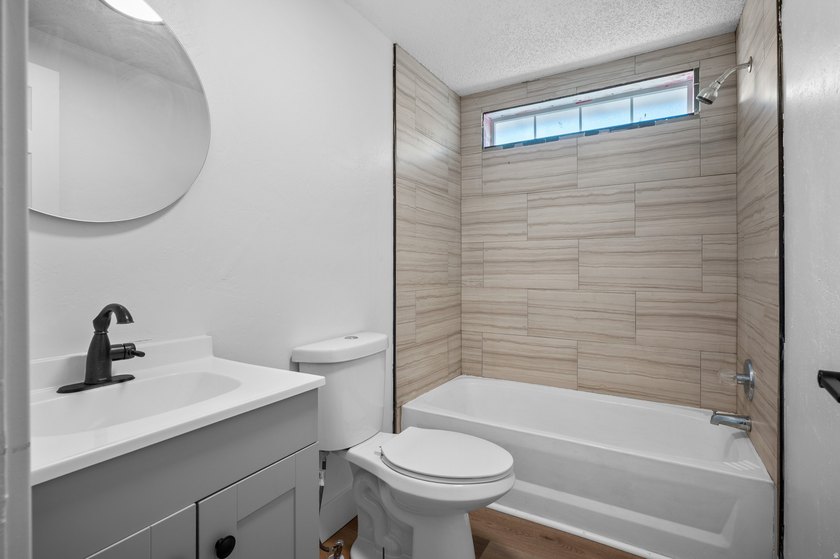 NEW ROOF WITH FULL PRICE OFFER! This beautifully updated home - photo 13