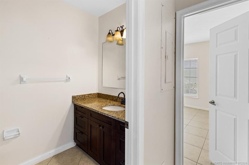 Welcome to this well-appointed two-bedroom, two-bathroom - photo 15