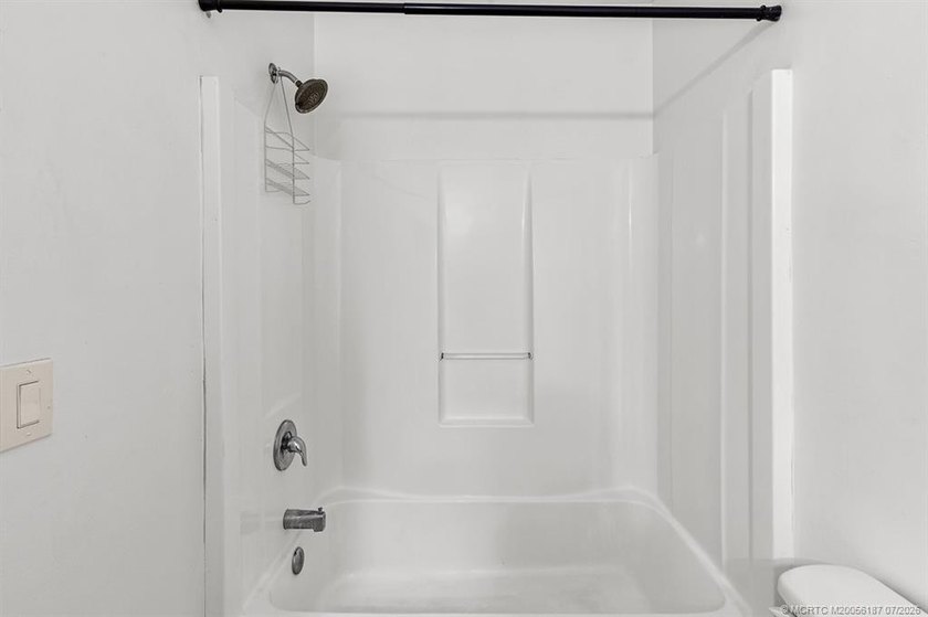 Welcome to this well-appointed two-bedroom, two-bathroom - photo 16