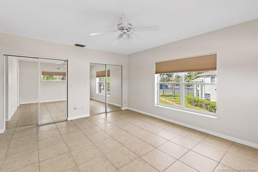 Welcome to this well-appointed two-bedroom, two-bathroom - photo 18