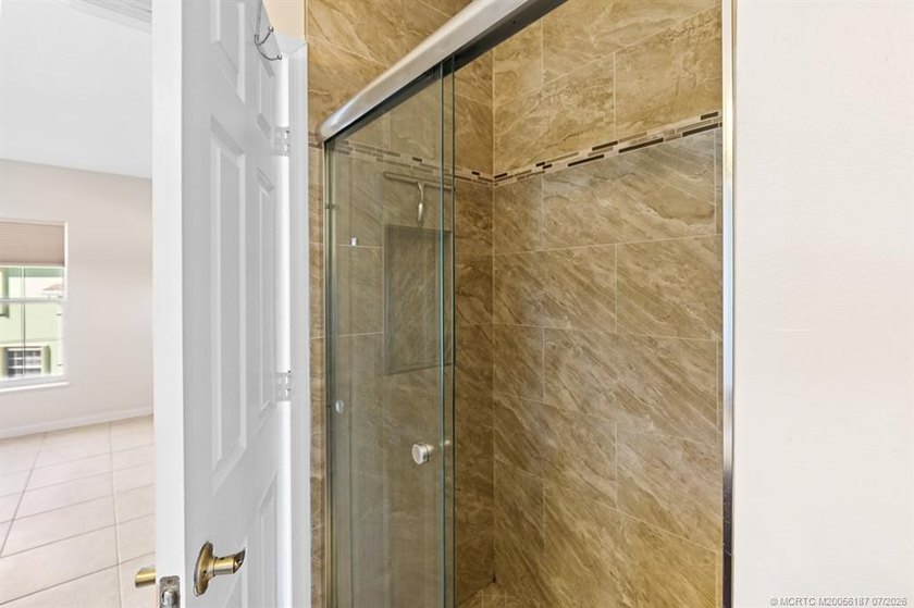 Welcome to this well-appointed two-bedroom, two-bathroom - photo 20