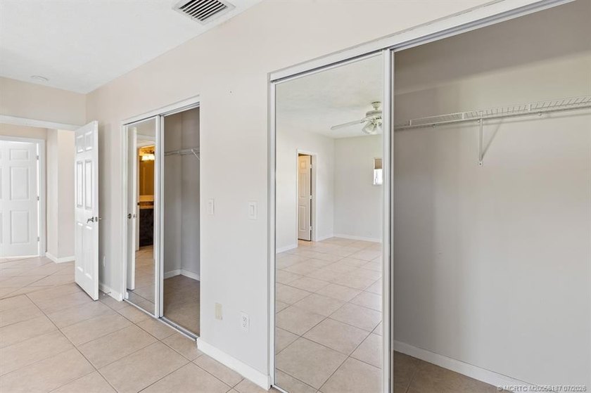 Welcome to this well-appointed two-bedroom, two-bathroom - photo 22