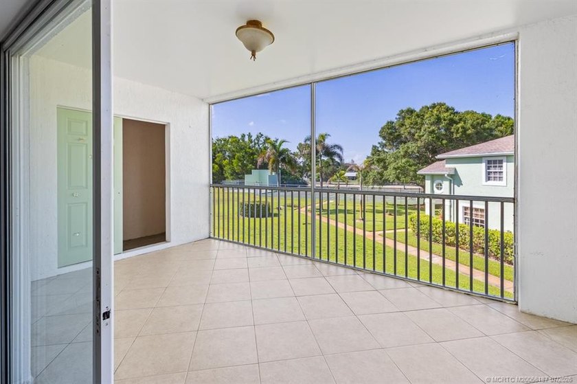 Welcome to this well-appointed two-bedroom, two-bathroom - photo 23