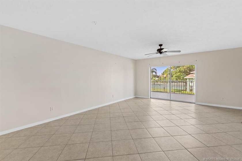 Welcome to this well-appointed two-bedroom, two-bathroom - photo 34