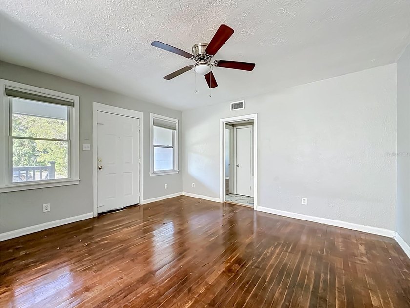 Great Opportunity - 3 Bedroom, 2 Bath Home in a Prime Central - photo 5