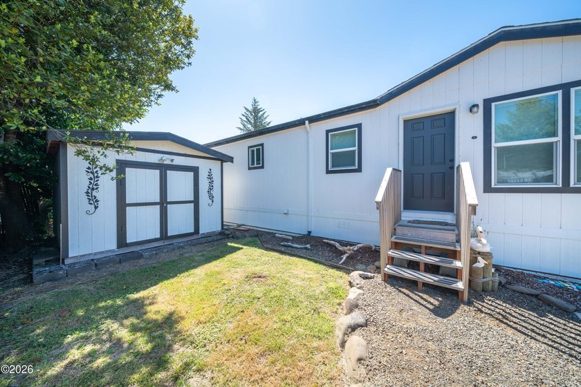 Discover your own coastal getaway in the heart of Lincoln City! - photo 6