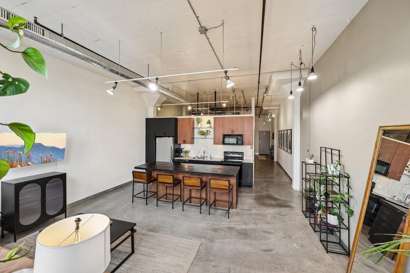 Historic Cream of Wheat factory loft in NE Minneapolis. A true - photo 5