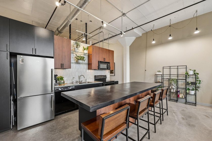 Historic Cream of Wheat factory loft in NE Minneapolis. A true - photo 8