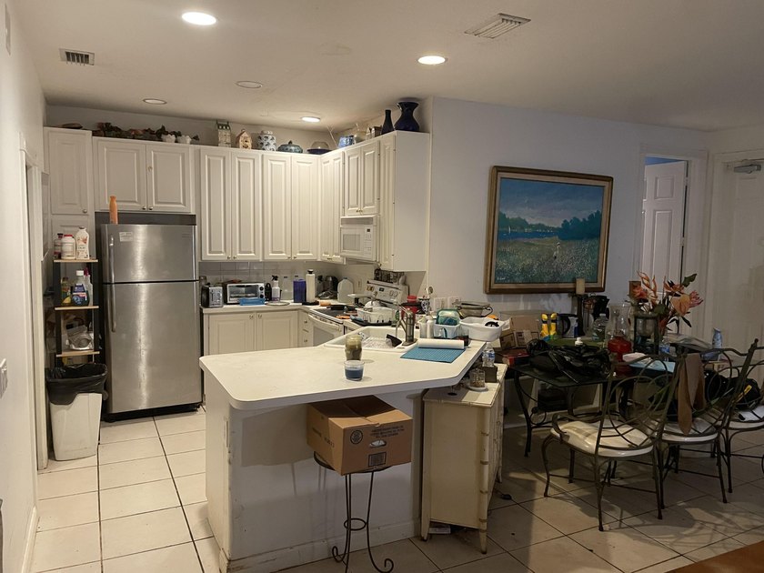 Located on a quiet, shaded street in a peaceful and - photo 2