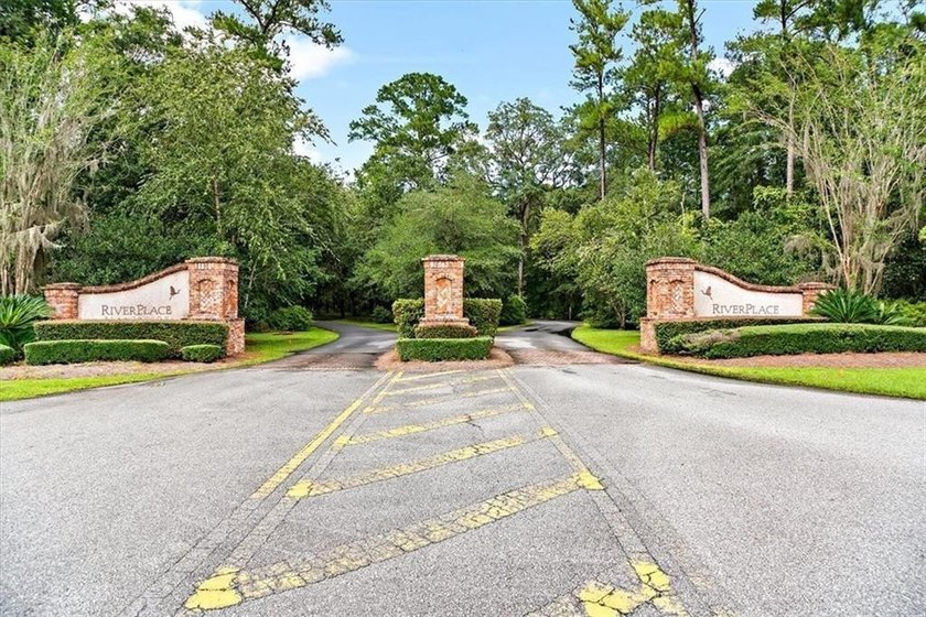 Here's your chance to build the home you've always wanted on a - photo 2