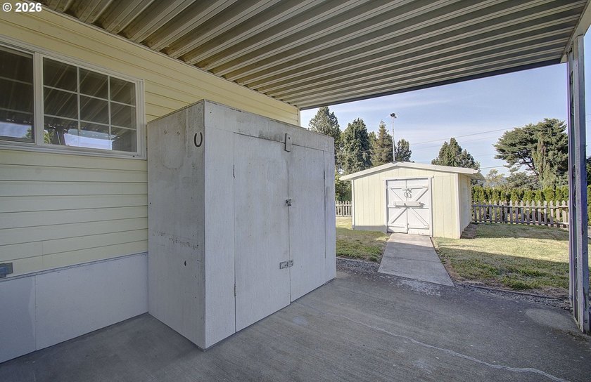 Welcome home to this 2-bedroom, 2-bath double-wide manufactured - photo 26